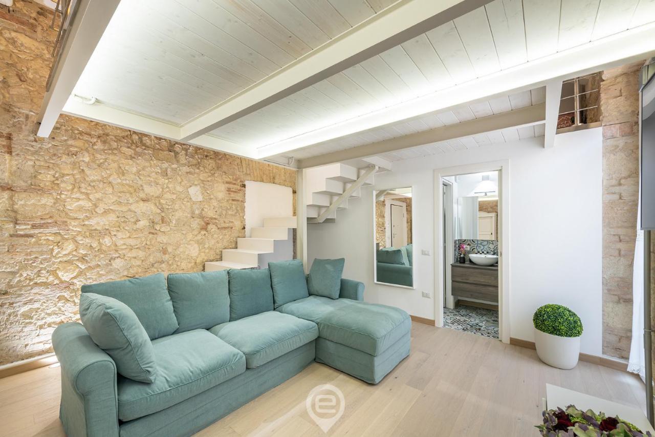 Adriana'S New Loft Apartment Cagliari Ngoại thất bức ảnh