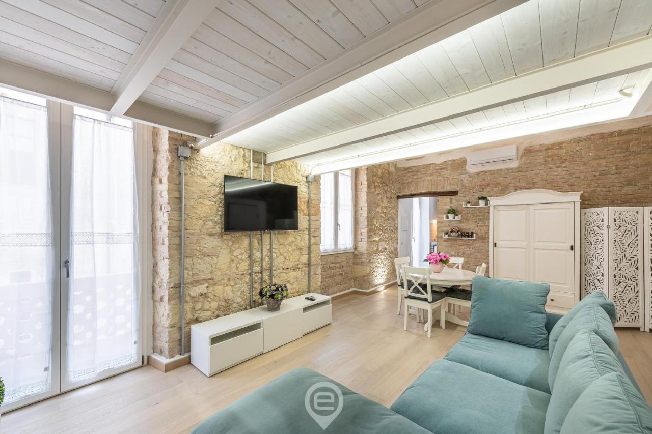 Adriana'S New Loft Apartment Cagliari Ngoại thất bức ảnh
