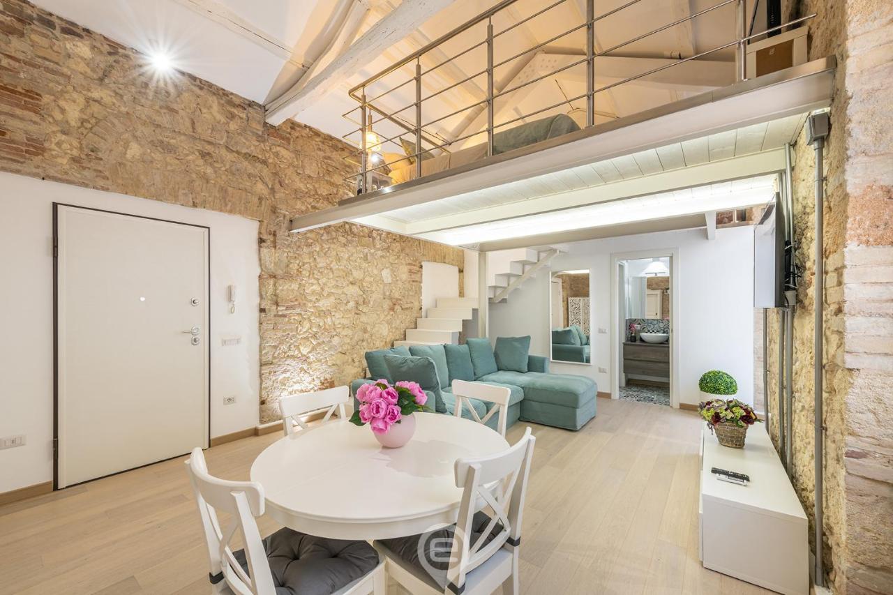 Adriana'S New Loft Apartment Cagliari Ngoại thất bức ảnh