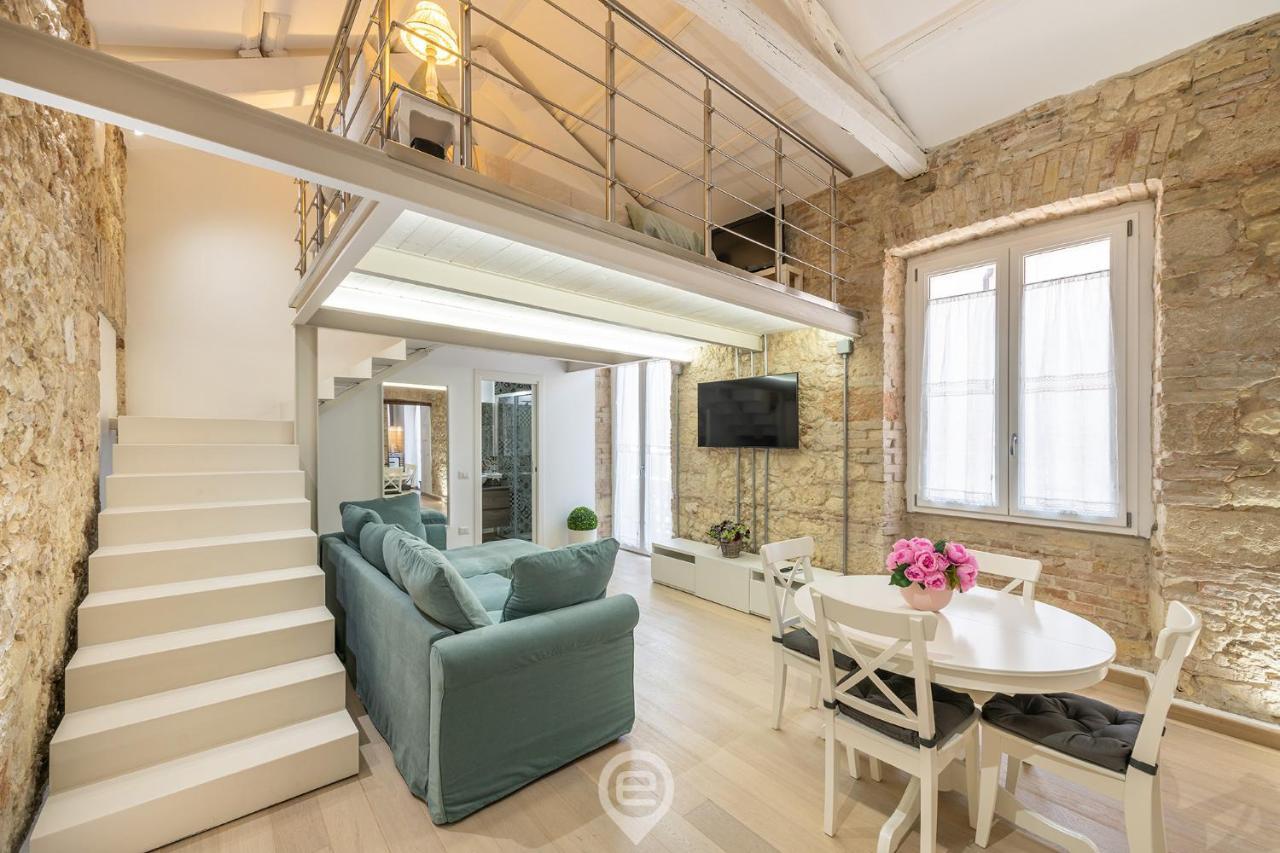 Adriana'S New Loft Apartment Cagliari Ngoại thất bức ảnh